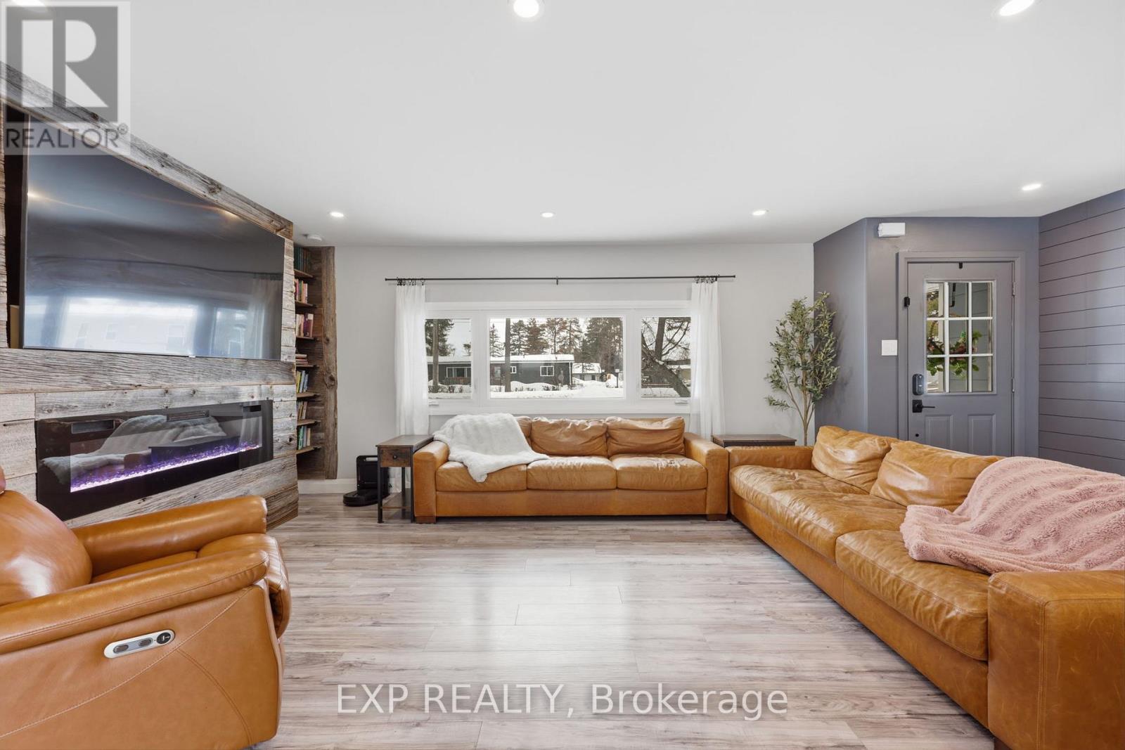 22 Cecil Street, Essa (Angus), Ontario  L0M 1B3 - Photo 8 - N12842466