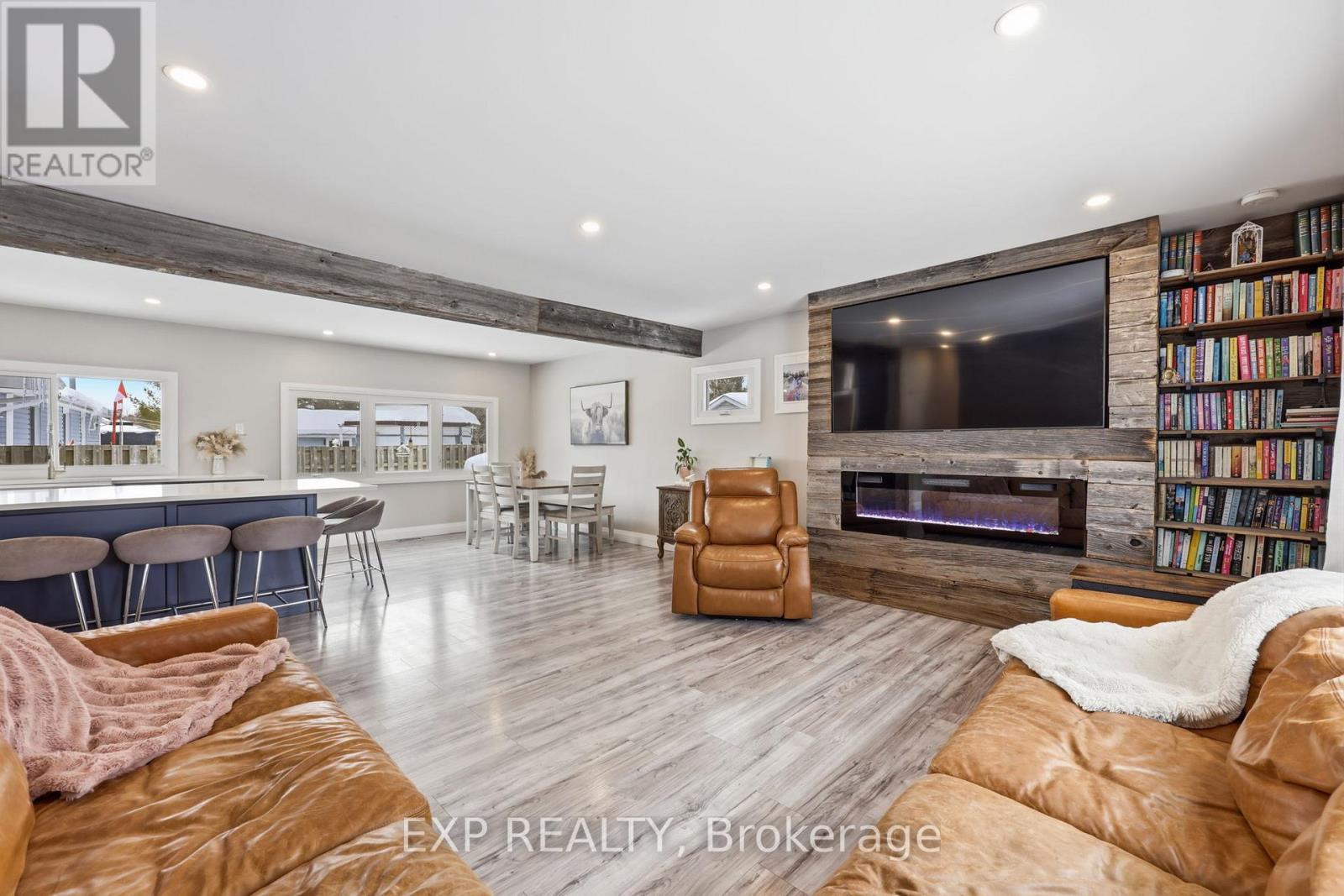 22 Cecil Street, Essa (Angus), Ontario  L0M 1B3 - Photo 9 - N12842466