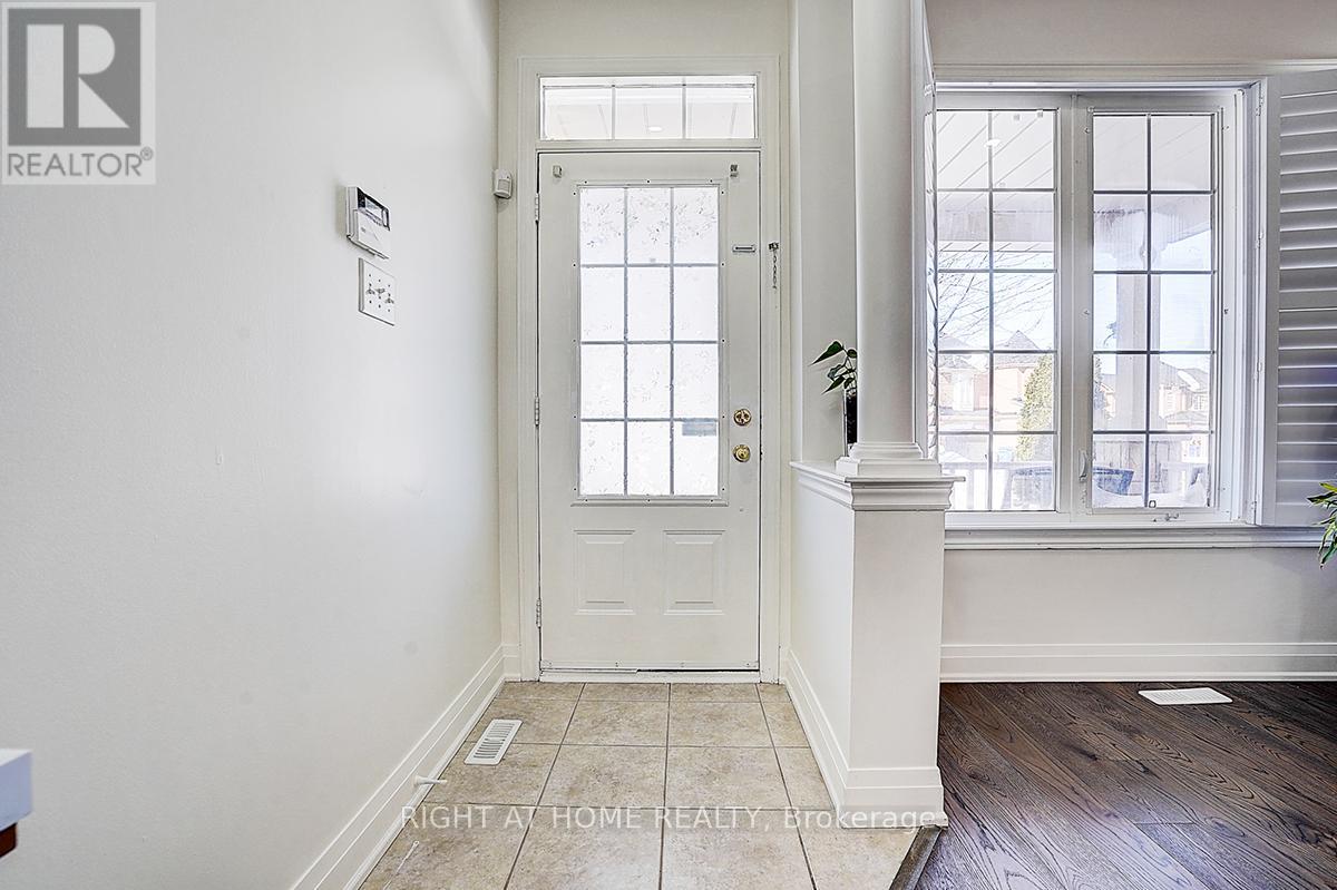 31 Waite Crescent, Whitchurch-Stouffville, Ontario  L4A 0B5 - Photo 5 - N12842524