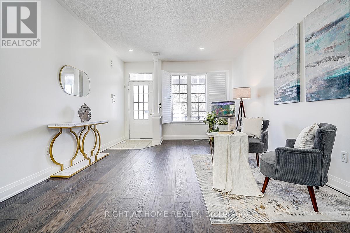 31 Waite Crescent, Whitchurch-Stouffville, Ontario  L4A 0B5 - Photo 7 - N12842524