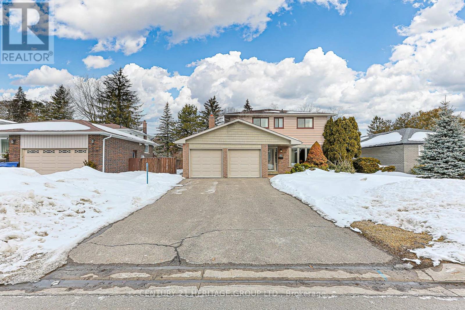 62 FAIRWAY DRIVE, Aurora, Ontario
