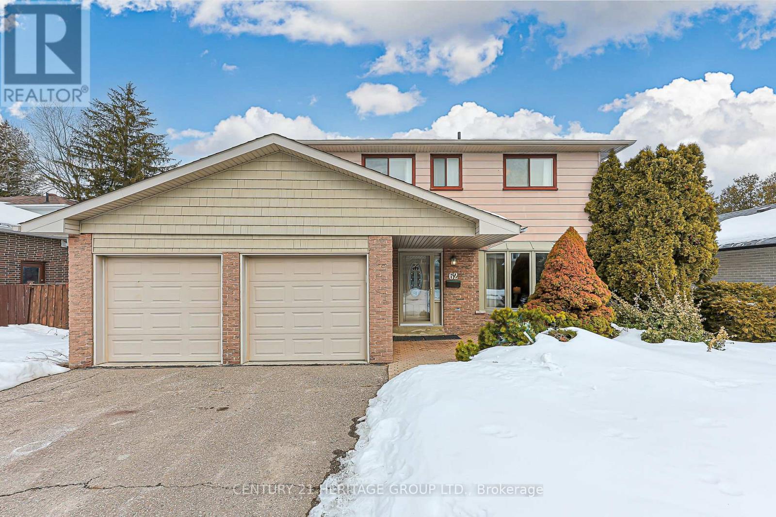 62 Fairway Drive, Aurora, Ontario  L4G 2H1 - Photo 2 - N12842548