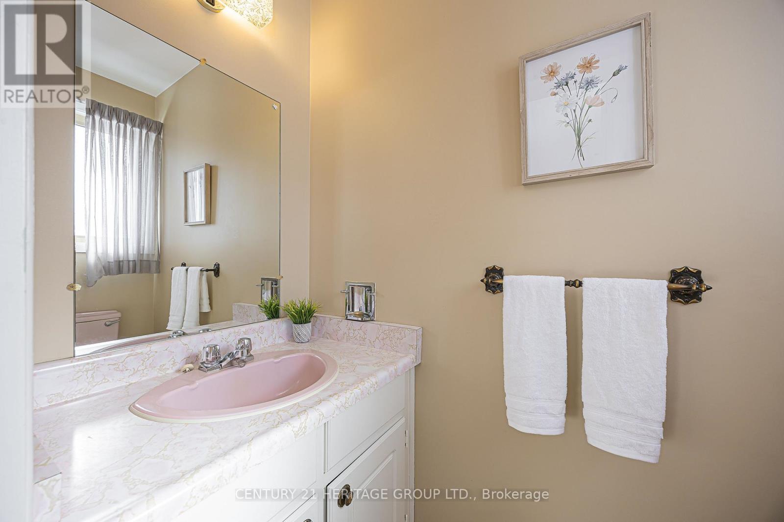 62 Fairway Drive, Aurora, Ontario  L4G 2H1 - Photo 21 - N12842548