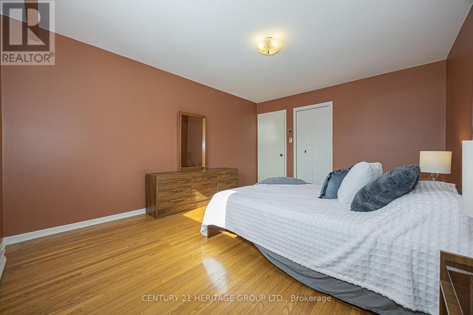 62 Fairway Drive, Aurora, Ontario  L4G 2H1 - Photo 23 - N12842548