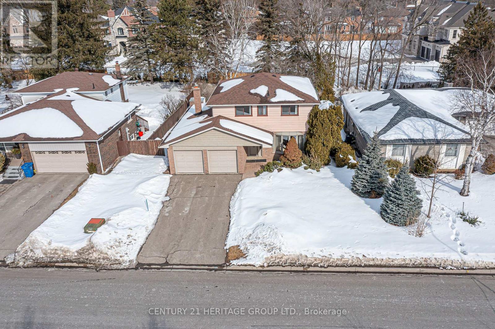 62 Fairway Drive, Aurora, Ontario  L4G 2H1 - Photo 3 - N12842548