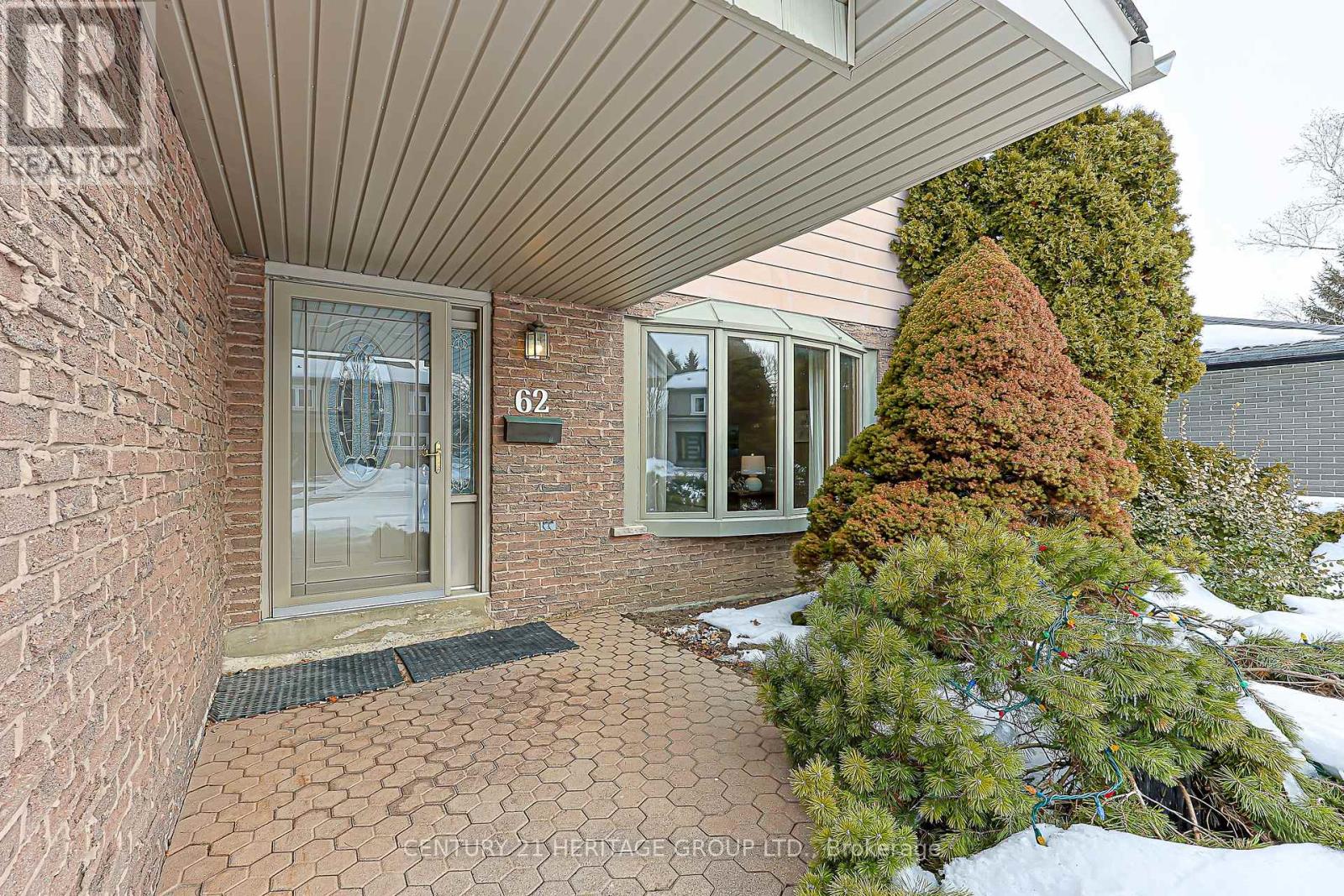 62 Fairway Drive, Aurora, Ontario  L4G 2H1 - Photo 4 - N12842548
