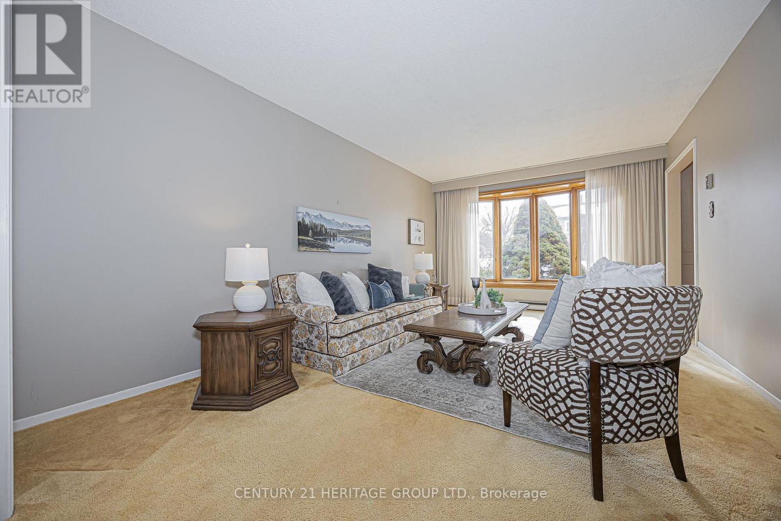 62 Fairway Drive, Aurora, Ontario  L4G 2H1 - Photo 7 - N12842548