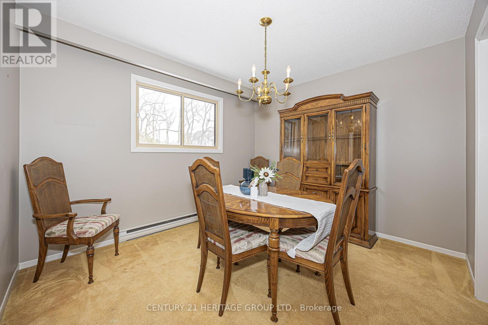 62 Fairway Drive, Aurora, Ontario  L4G 2H1 - Photo 9 - N12842548