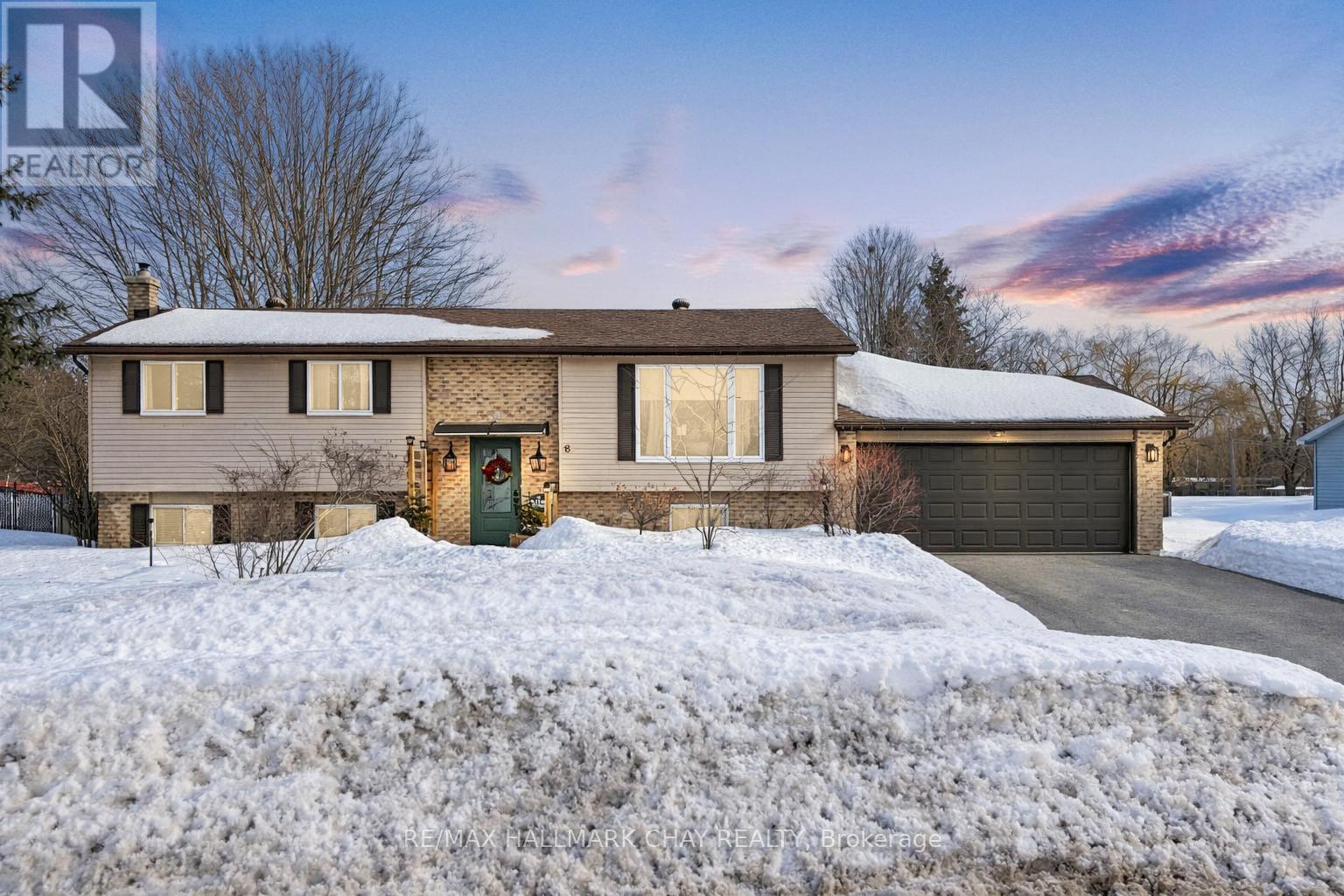 8 ST PATRICKS DRIVE, Springwater, Ontario