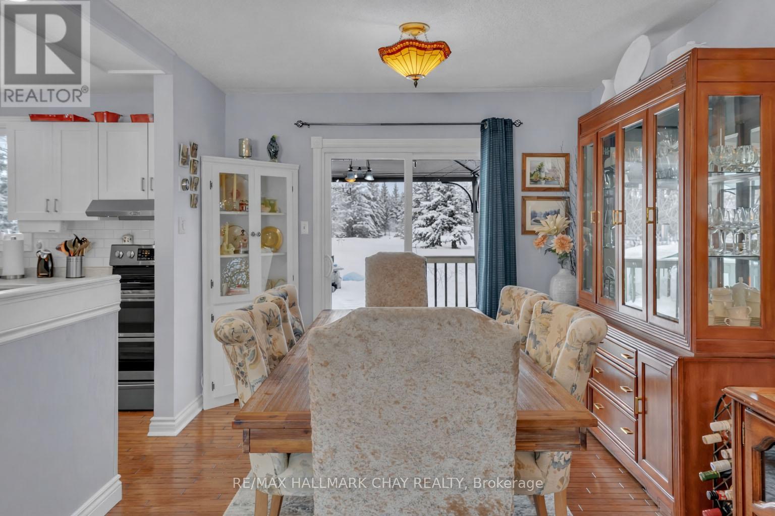 8 St Patricks Drive, Springwater, Ontario  L0L 2K0 - Photo 14 - S12842514