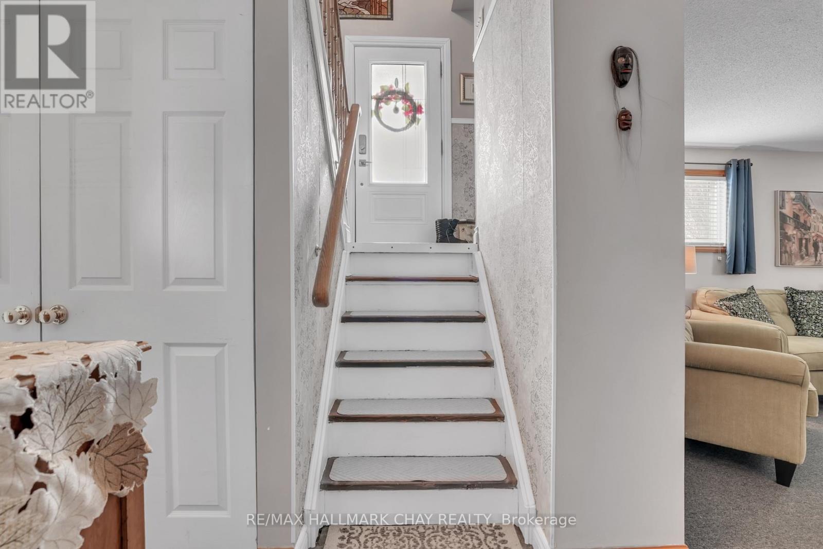 8 St Patricks Drive, Springwater, Ontario  L0L 2K0 - Photo 24 - S12842514