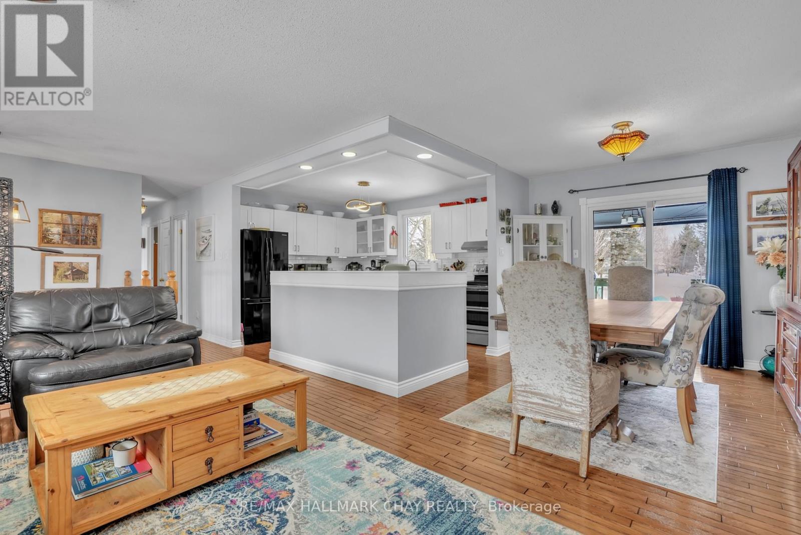 8 St Patricks Drive, Springwater, Ontario  L0L 2K0 - Photo 5 - S12842514