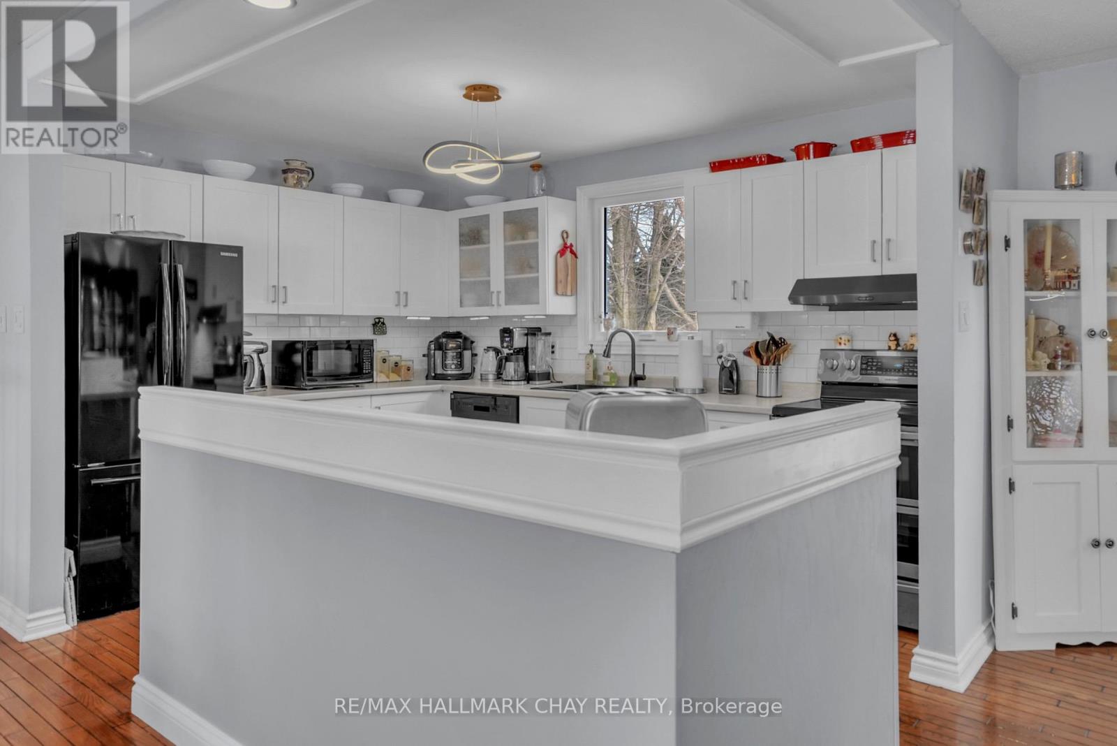 8 St Patricks Drive, Springwater, Ontario  L0L 2K0 - Photo 8 - S12842514