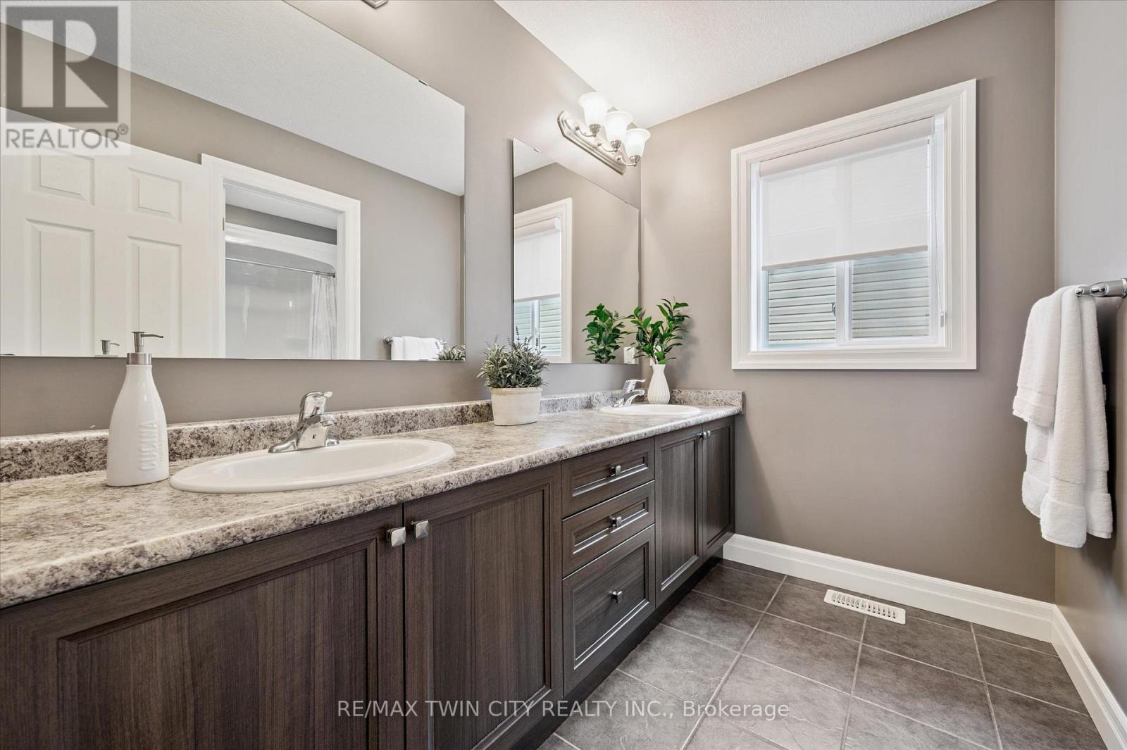 46 Deer Creek Street, Kitchener, Ontario  N2A 0G6 - Photo 29 - X12842498