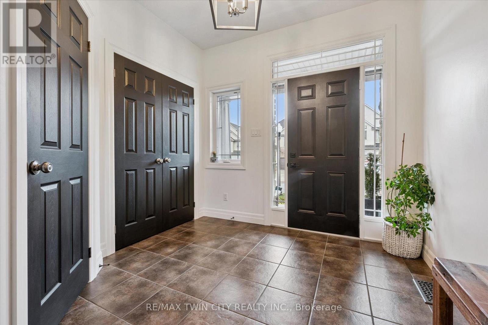 46 Deer Creek Street, Kitchener, Ontario  N2A 0G6 - Photo 9 - X12842498