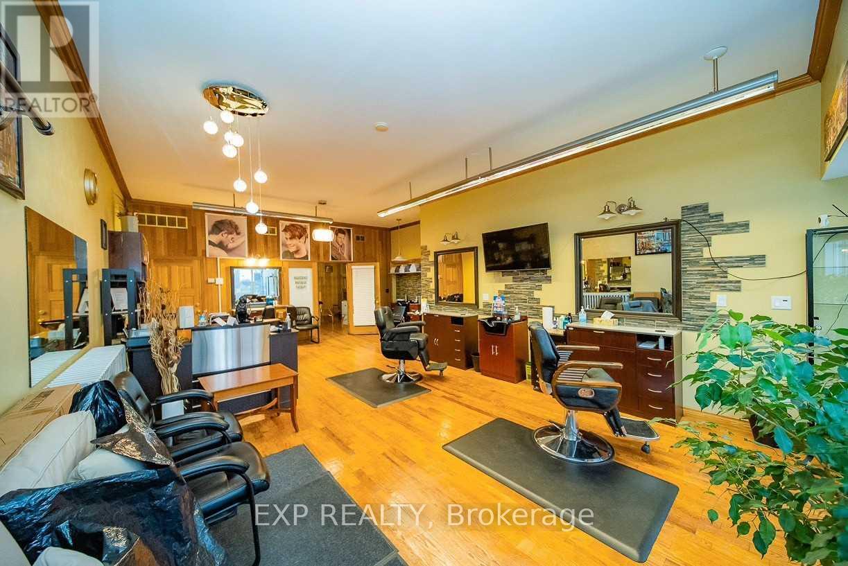 5856 Ferry Street, Niagara Falls, Ontario  L2G 1S9 - Photo 3 - X12842502