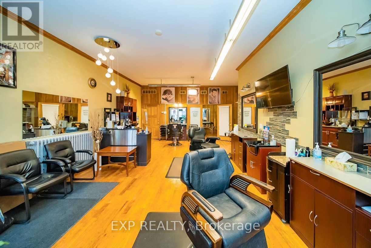 5856 Ferry Street, Niagara Falls, Ontario  L2G 1S9 - Photo 4 - X12842502