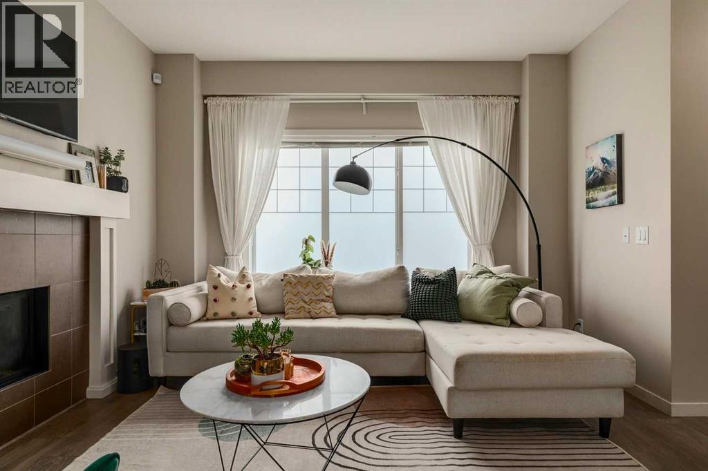 159 Mahogany Grove Se, Calgary, Alberta  T2M 1W9 - Photo 4 - A2289548