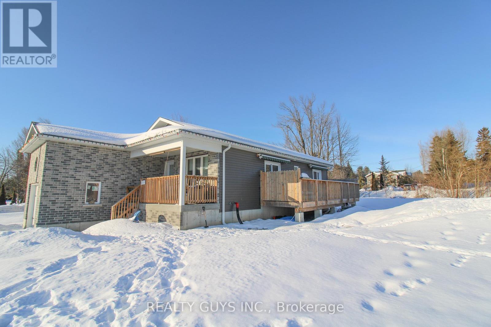 223 Crosby Drive, Kawartha Lakes, Ontario  K0M 1A0 - Photo 2 - X12842670