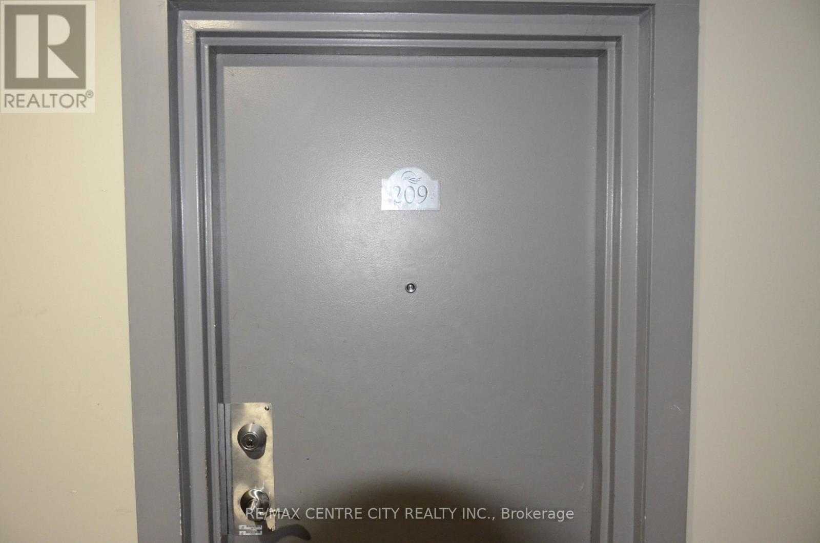 209 - 583 Mornington Avenue, London East, Ontario  N5Y 3E9 - Photo 2 - X12842668