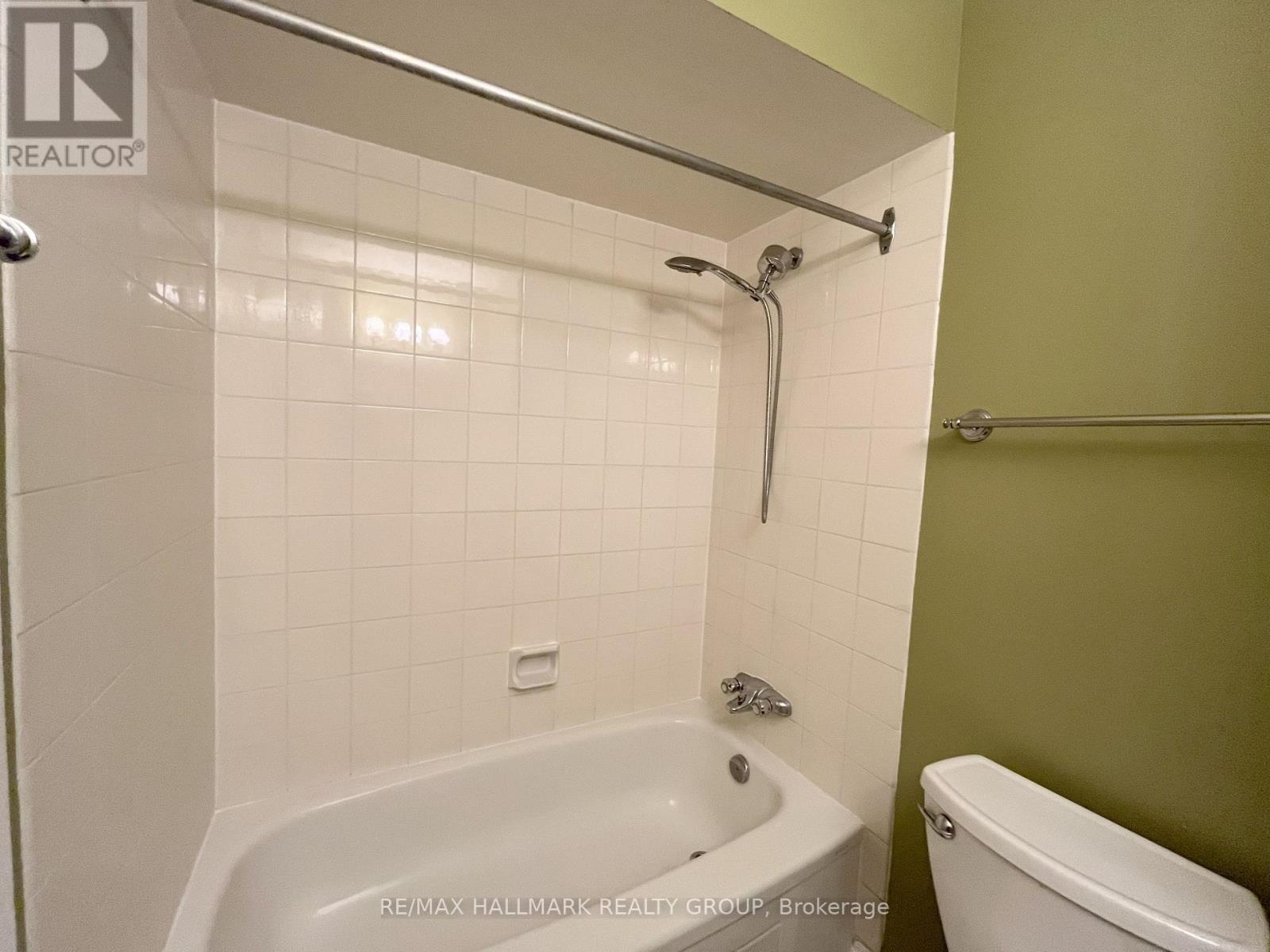 310 - 214 Viewmount Drive, Ottawa, Ontario  K2E 7X3 - Photo 9 - X12842674