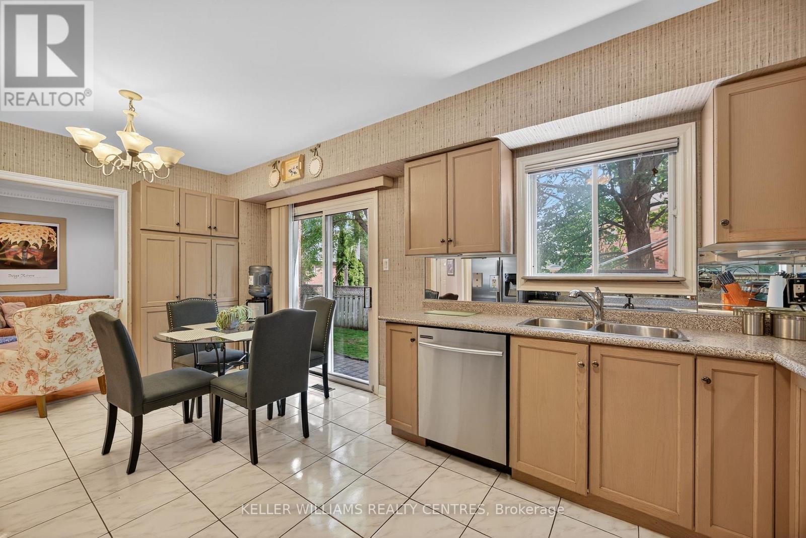 591 Plantation Gate, Newmarket, Ontario  L3X 2C2 - Photo 13 - N12842638