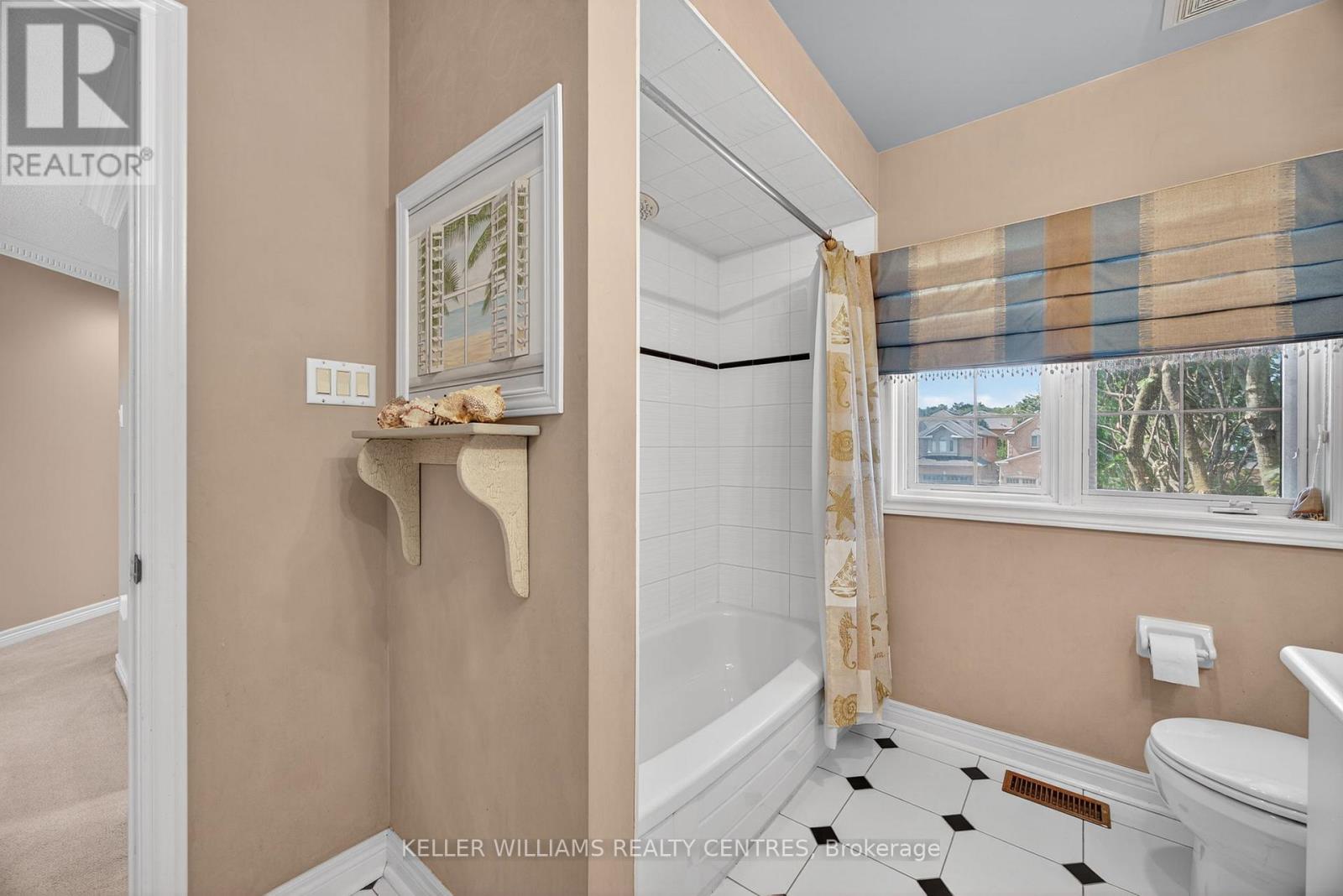 591 Plantation Gate, Newmarket, Ontario  L3X 2C2 - Photo 33 - N12842638