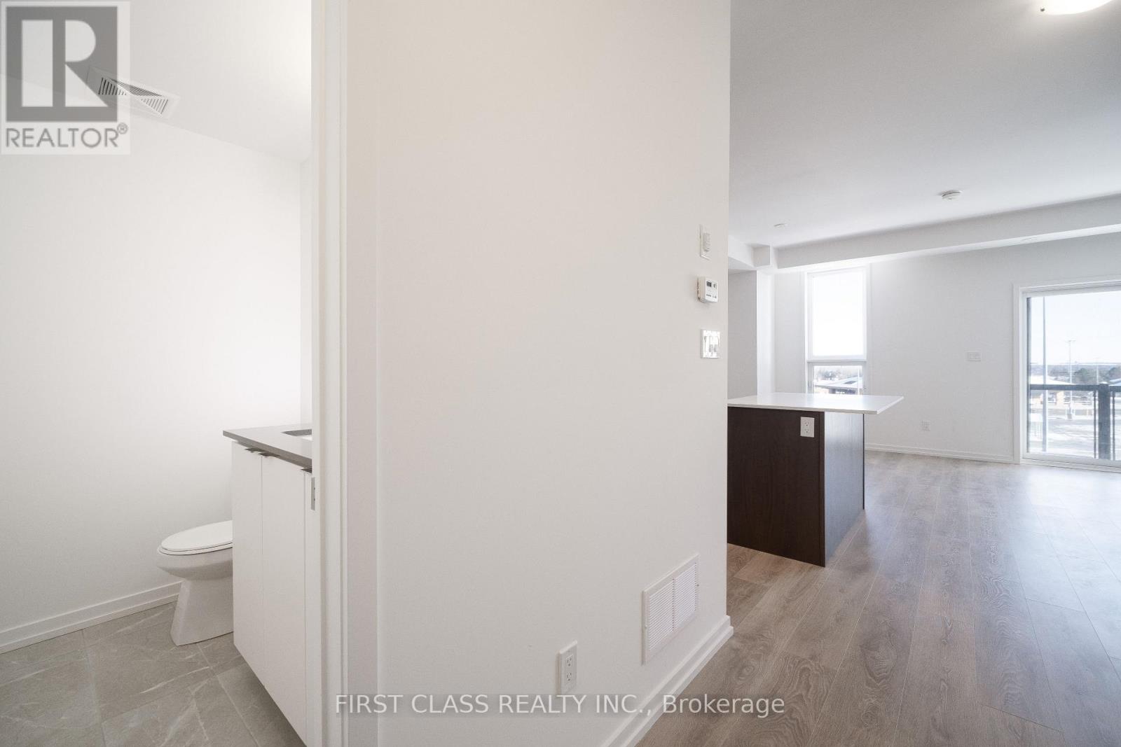 11 - 20 Lytham Green Circle, Newmarket, Ontario  L3X 1X5 - Photo 10 - N12842672