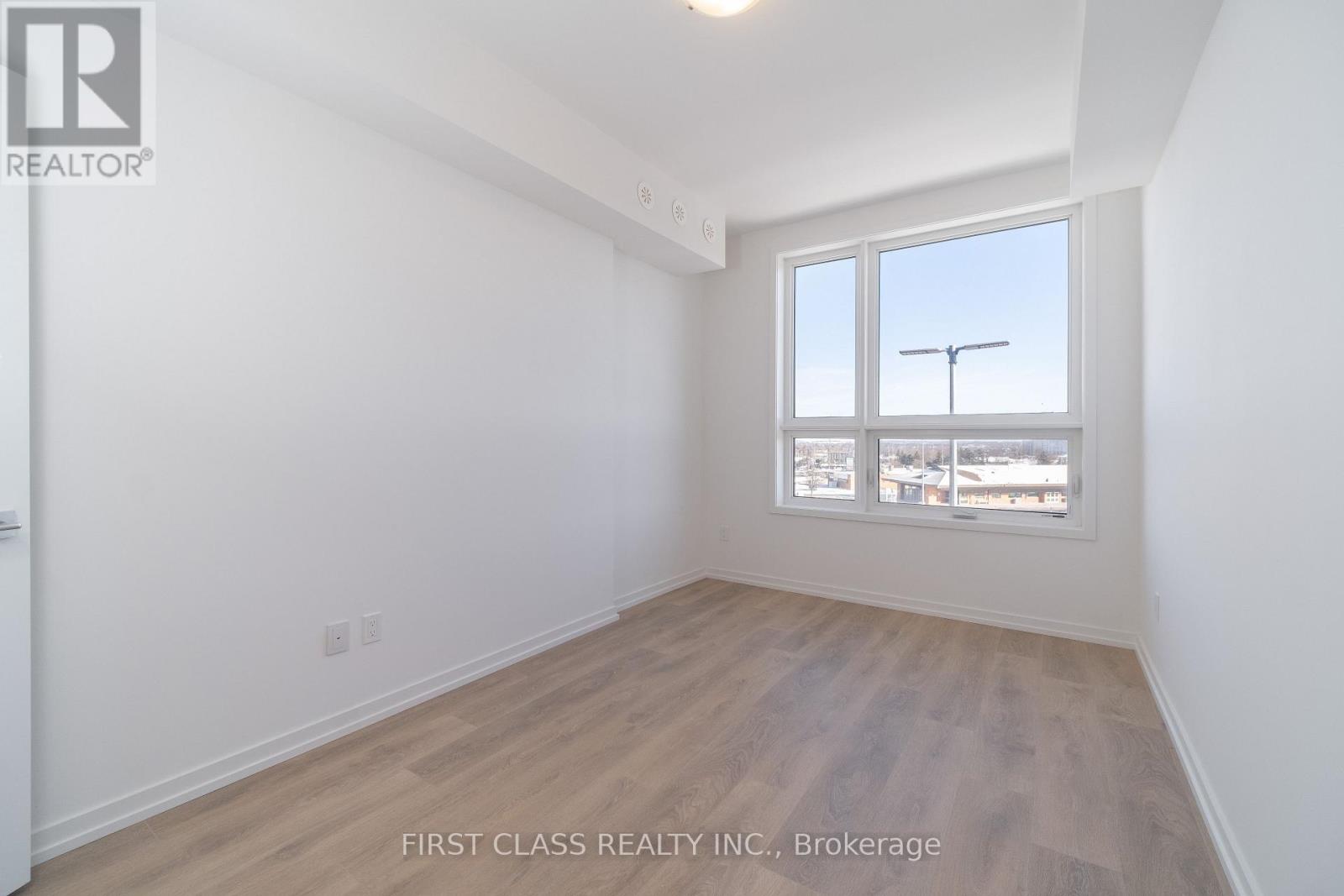 11 - 20 Lytham Green Circle, Newmarket, Ontario  L3X 1X5 - Photo 17 - N12842672