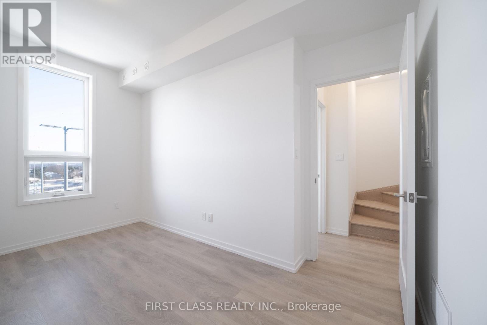 11 - 20 Lytham Green Circle, Newmarket, Ontario  L3X 1X5 - Photo 20 - N12842672