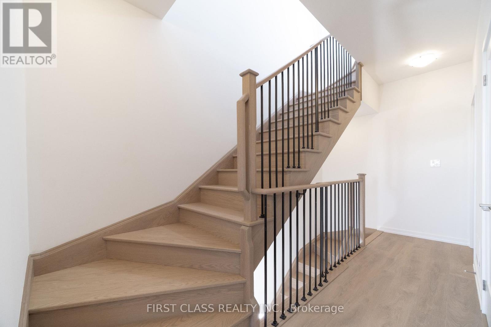 11 - 20 Lytham Green Circle, Newmarket, Ontario  L3X 1X5 - Photo 22 - N12842672