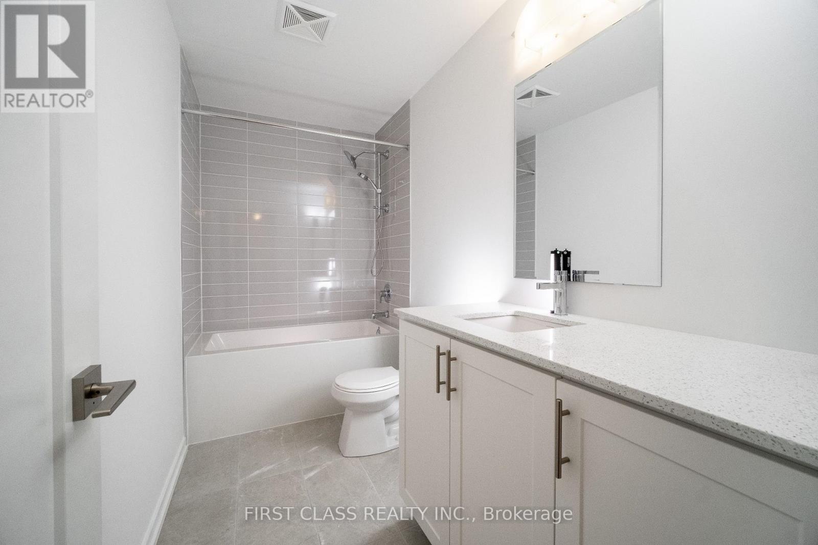 11 - 20 Lytham Green Circle, Newmarket, Ontario  L3X 1X5 - Photo 24 - N12842672