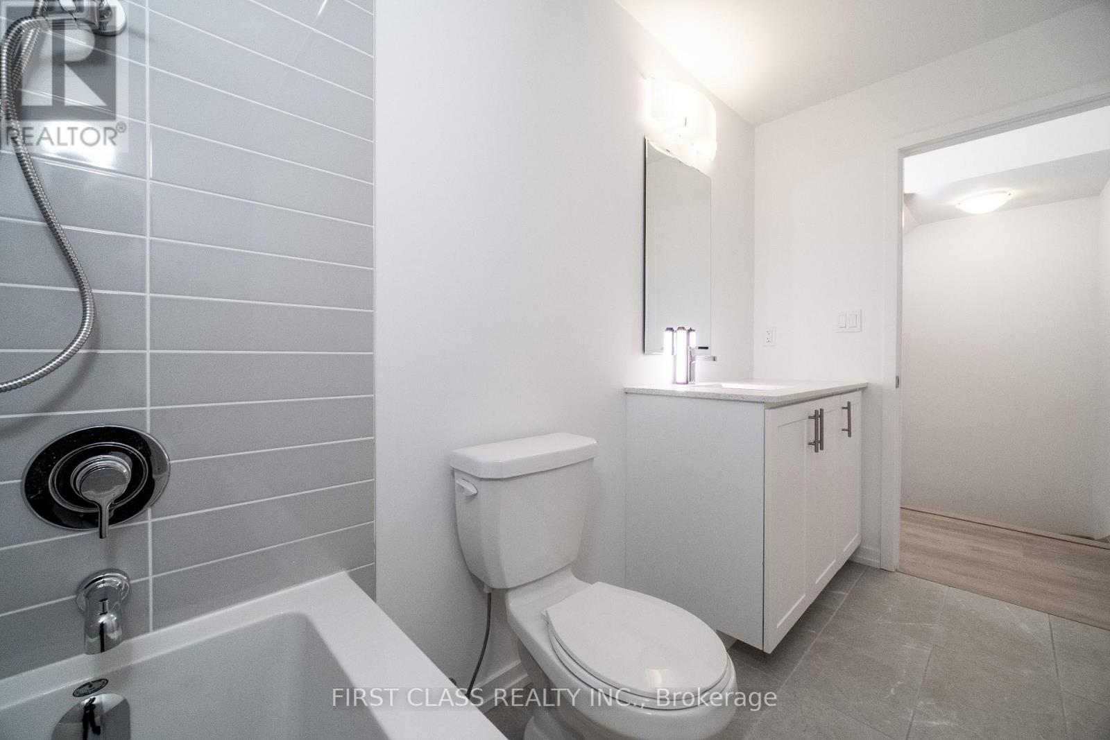 11 - 20 Lytham Green Circle, Newmarket, Ontario  L3X 1X5 - Photo 25 - N12842672