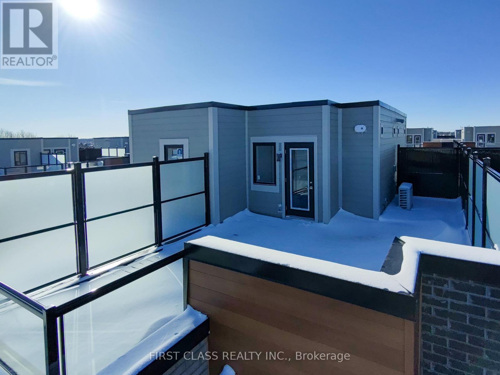 11 - 20 Lytham Green Circle, Newmarket, Ontario  L3X 1X5 - Photo 28 - N12842672