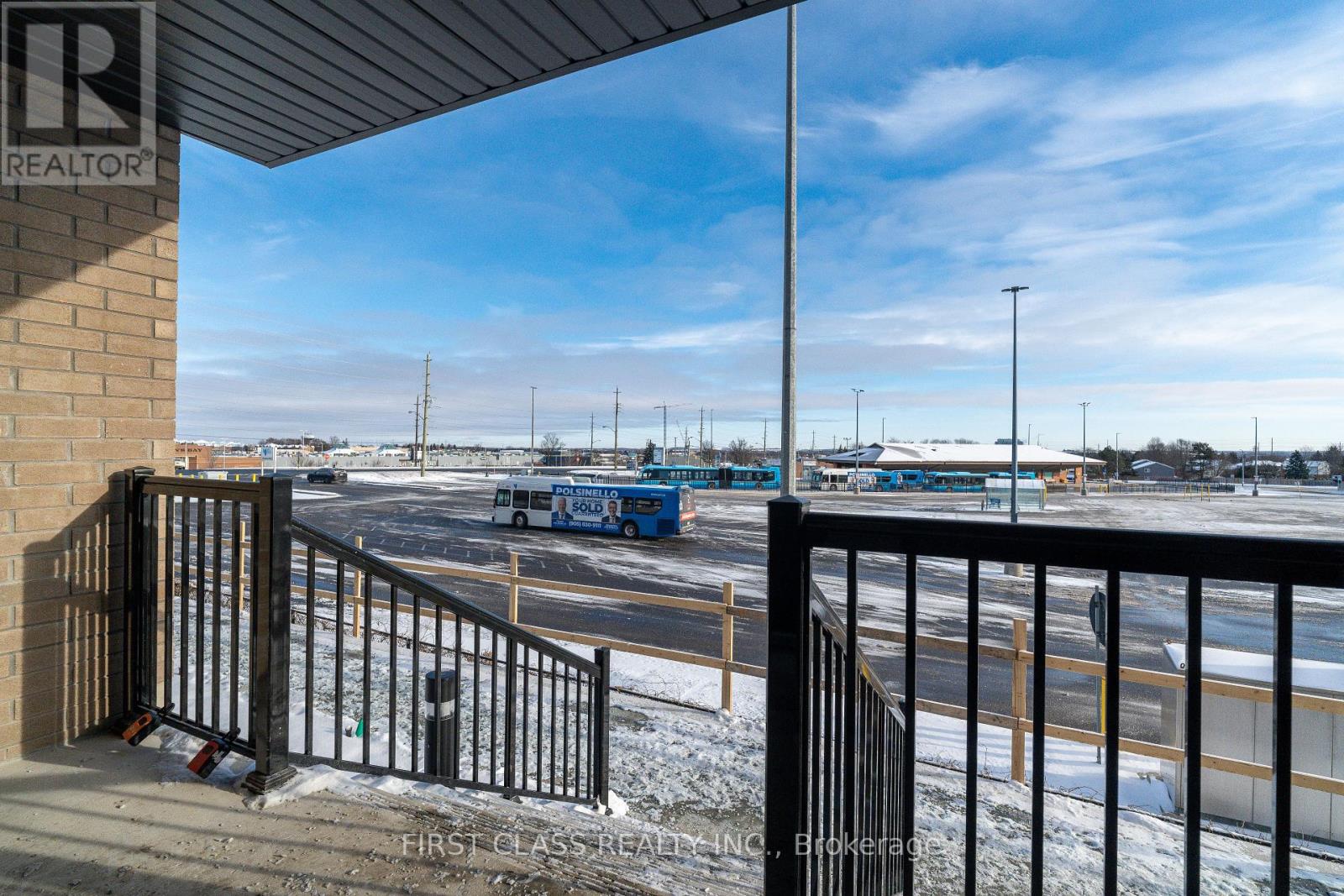 11 - 20 Lytham Green Circle, Newmarket, Ontario  L3X 1X5 - Photo 4 - N12842672