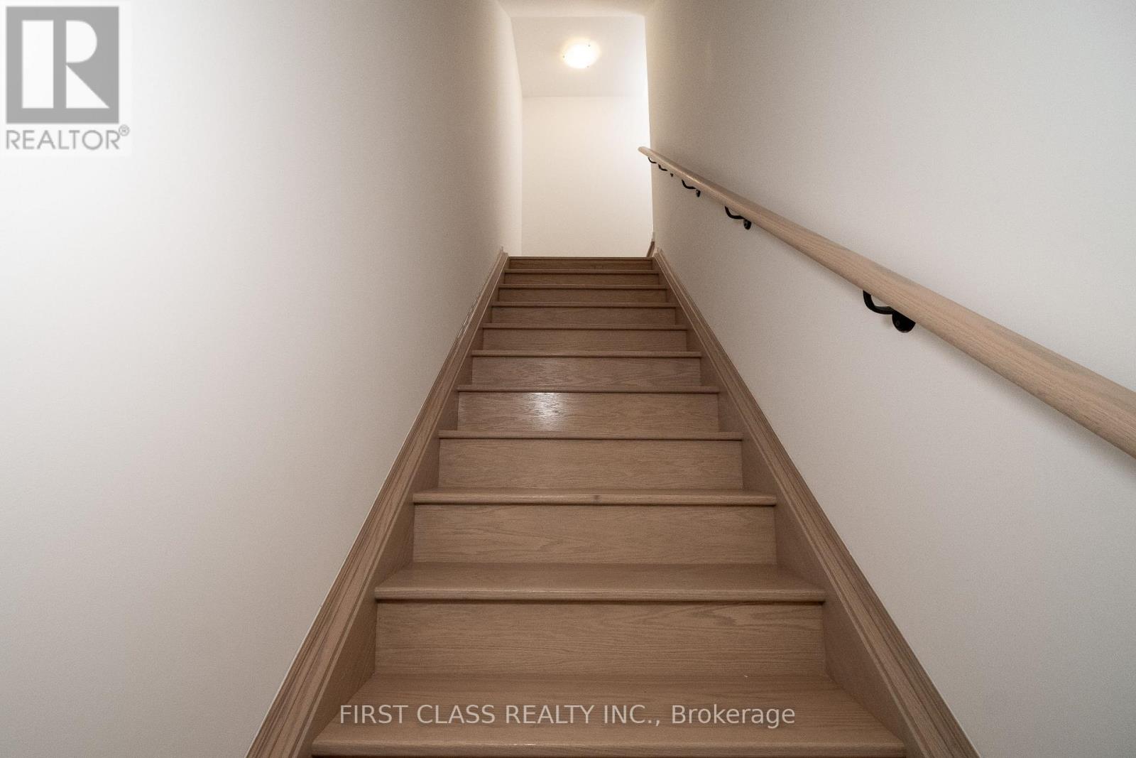 11 - 20 Lytham Green Circle, Newmarket, Ontario  L3X 1X5 - Photo 5 - N12842672