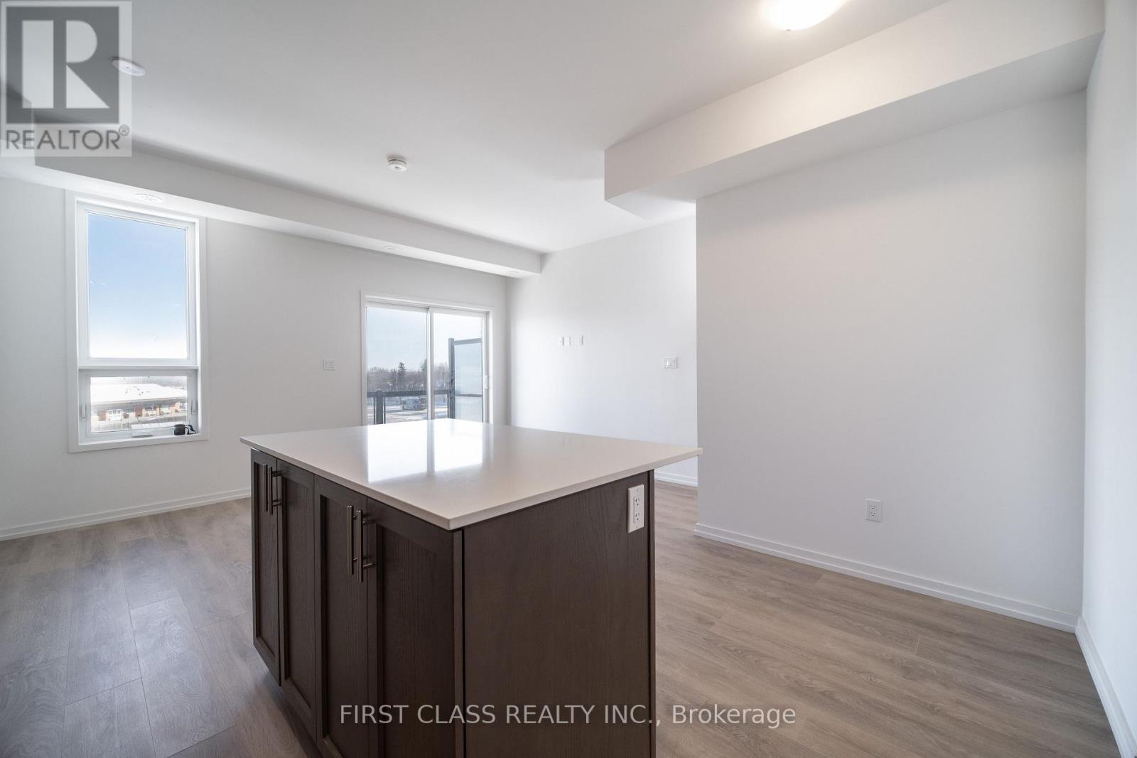 11 - 20 Lytham Green Circle, Newmarket, Ontario  L3X 1X5 - Photo 7 - N12842672