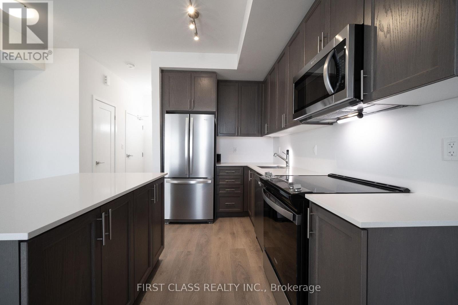 11 - 20 Lytham Green Circle, Newmarket, Ontario  L3X 1X5 - Photo 8 - N12842672