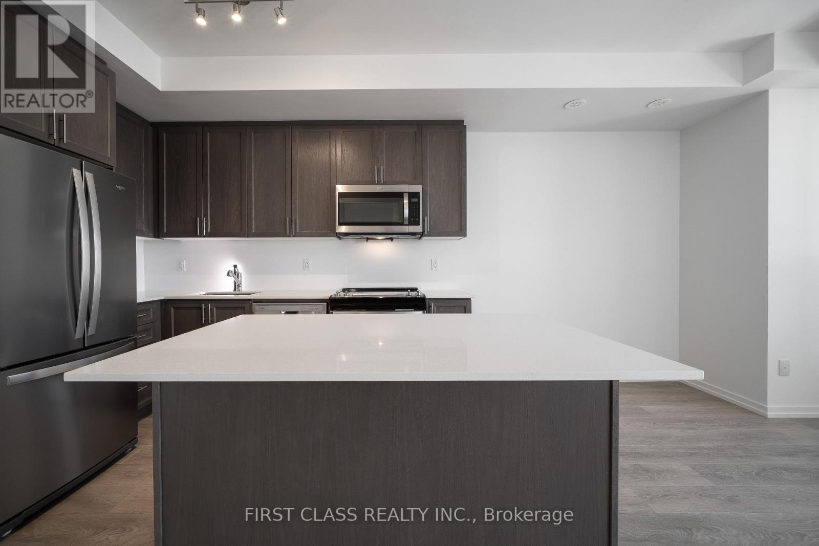 11 - 20 Lytham Green Circle, Newmarket, Ontario  L3X 1X5 - Photo 9 - N12842672