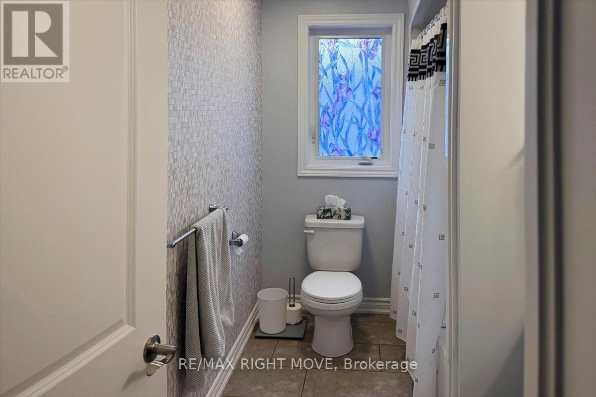 1 Sinclair Crescent, Ramara, Ontario  L3V 6H7 - Photo 20 - S12842622