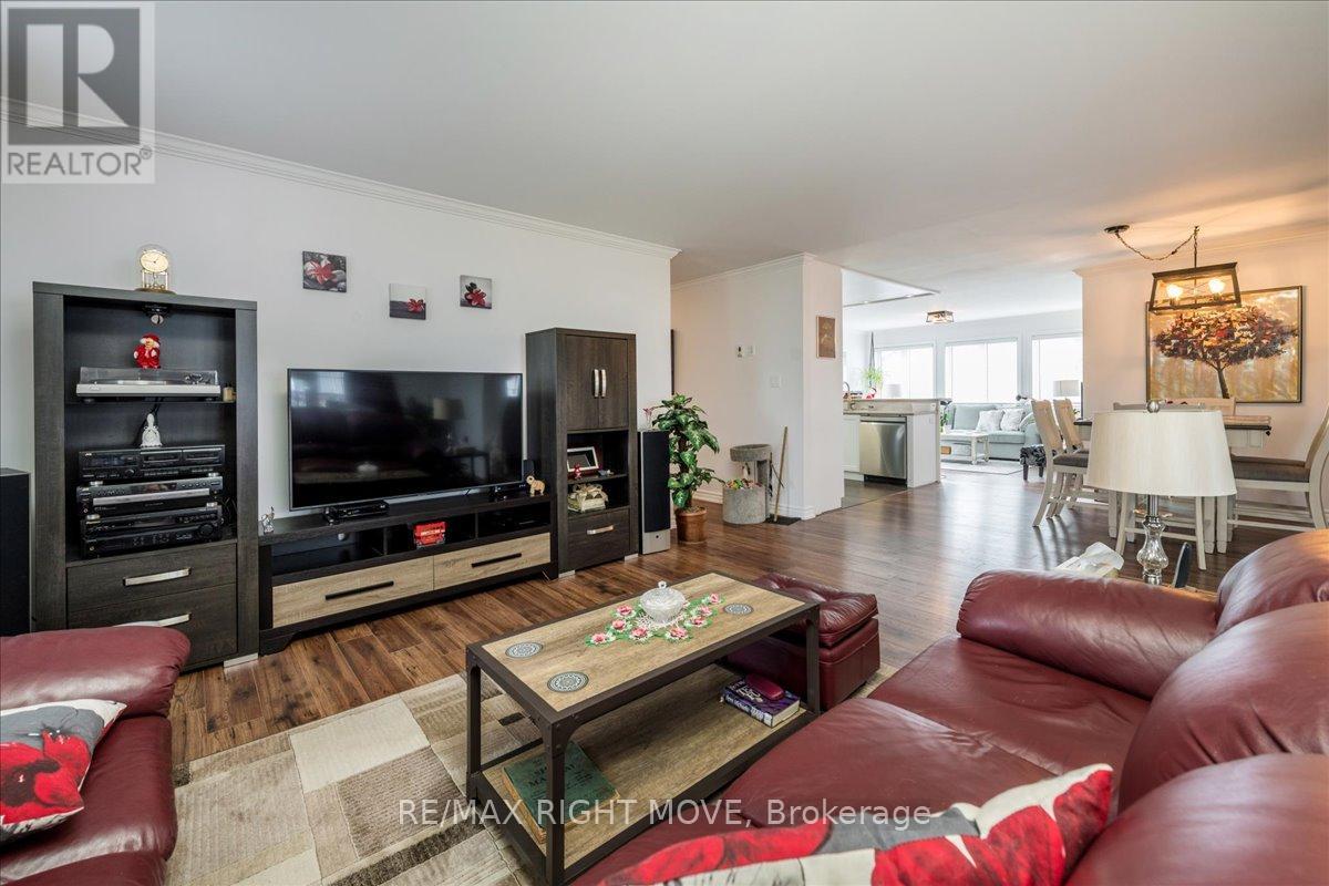 1 Sinclair Crescent, Ramara, Ontario  L3V 6H7 - Photo 7 - S12842622