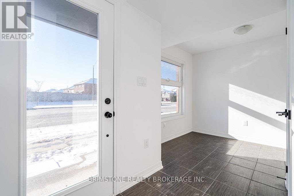 79 Fairlane Avenue, Barrie, Ontario  L9J 0M9 - Photo 2 - S12842690