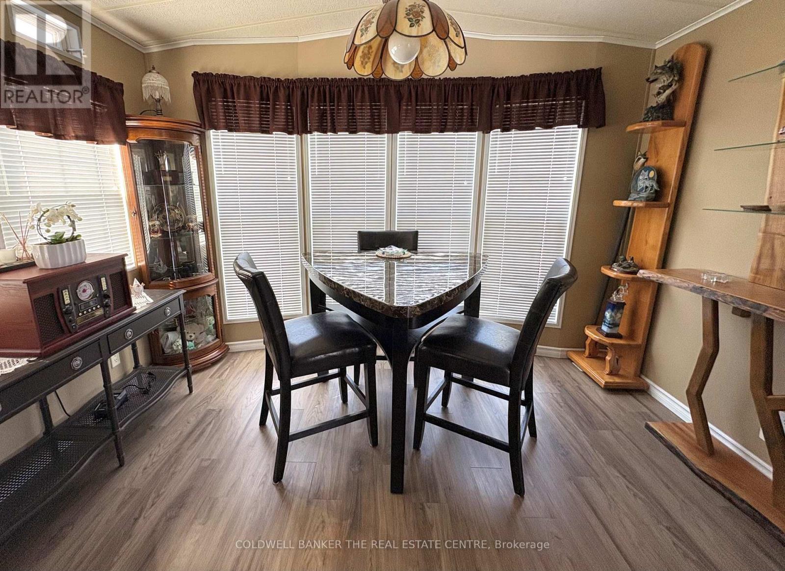 70 Topaz Street, Wasaga Beach, Ontario  L9Z 1X7 - Photo 10 - S12842696