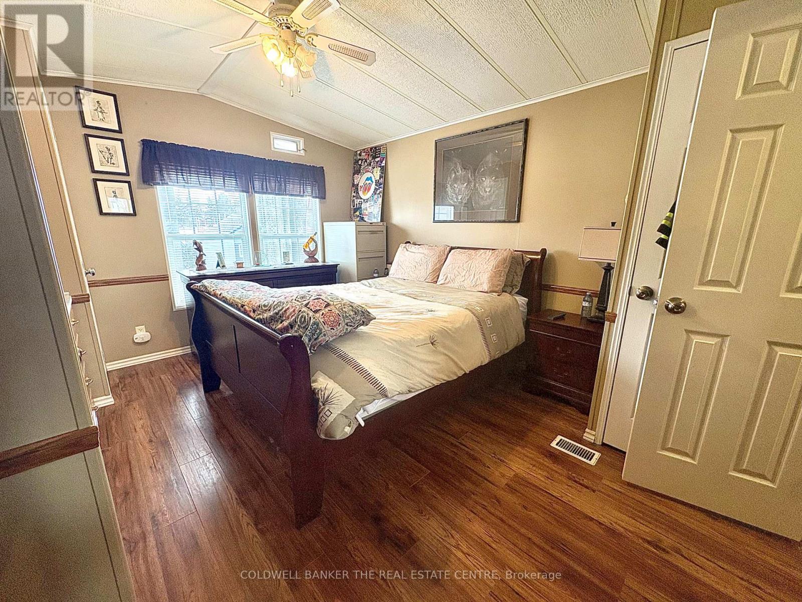 70 Topaz Street, Wasaga Beach, Ontario  L9Z 1X7 - Photo 12 - S12842696