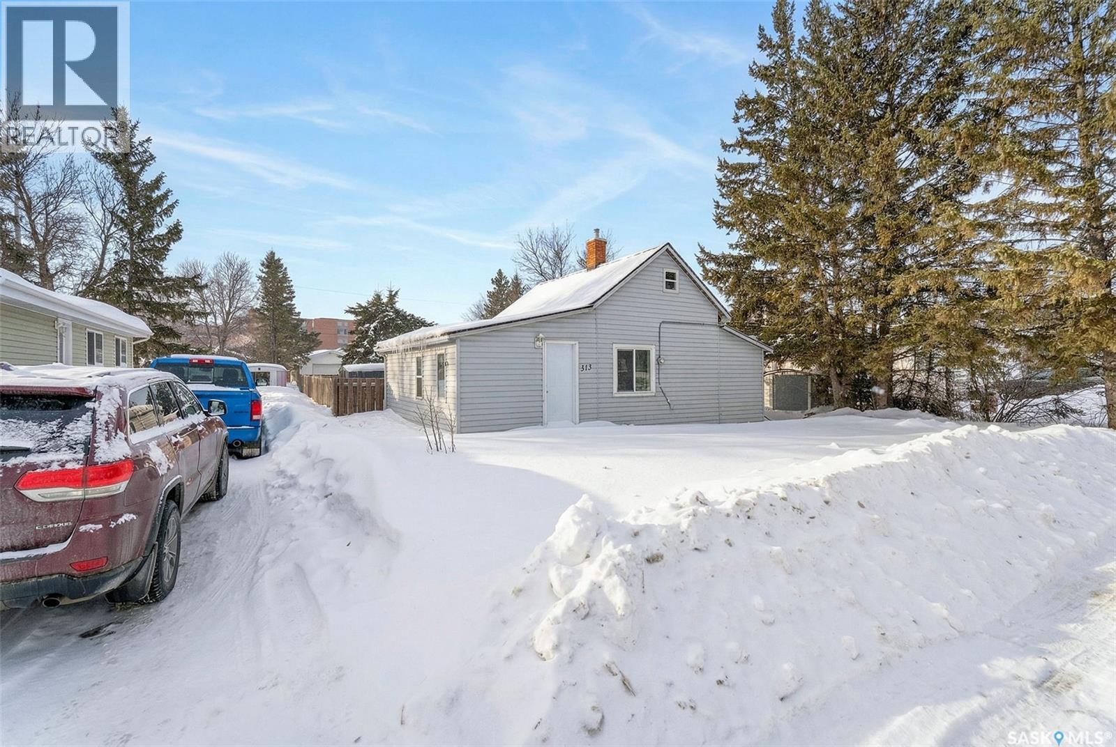 313 Burns Avenue W, Melfort, Saskatchewan  S0E 1A0 - Photo 2 - SK029638