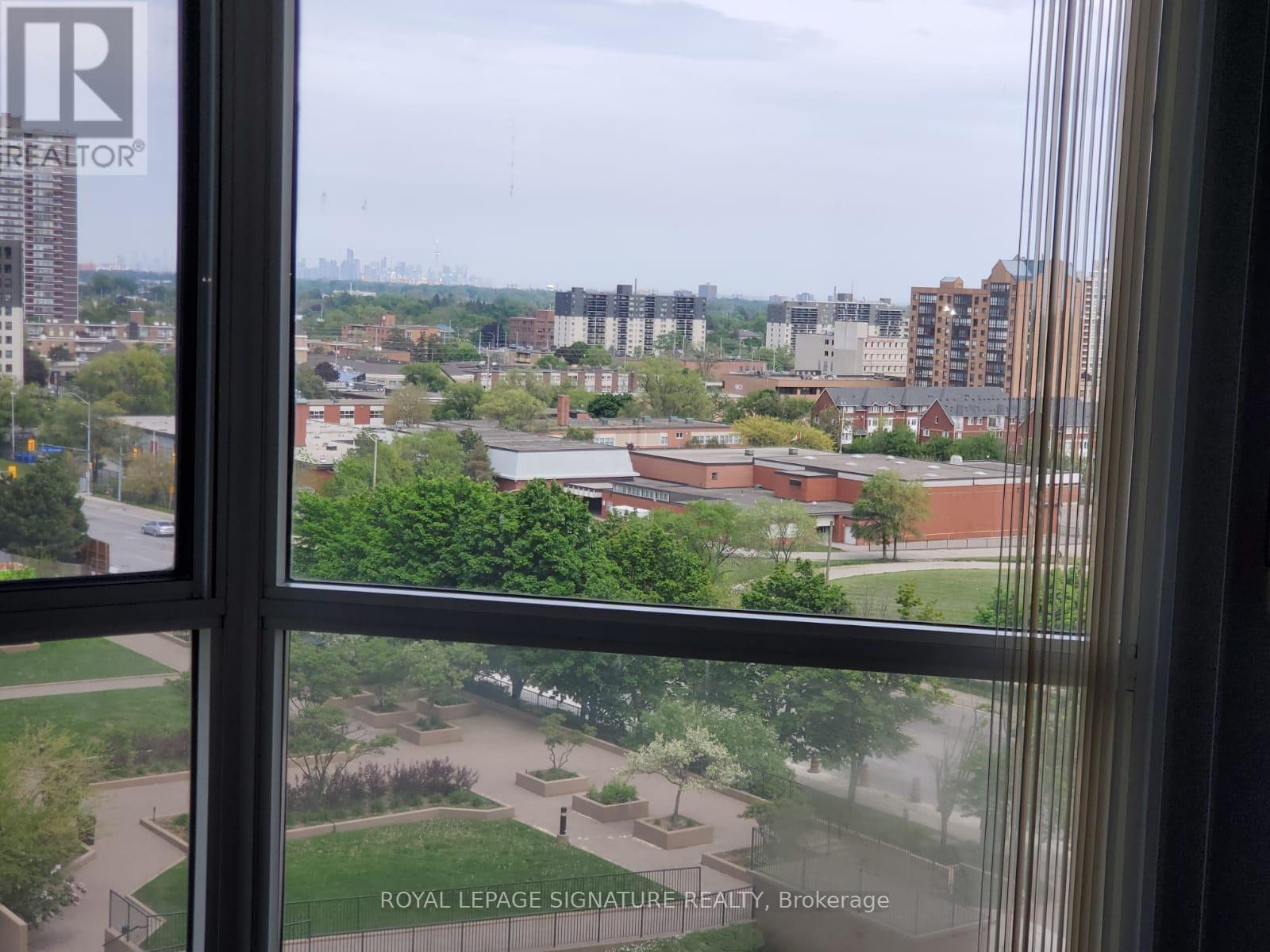 709 - 145 Hillcrest Avenue, Mississauga, Ontario  L5B 3Z1 - Photo 4 - W12842642