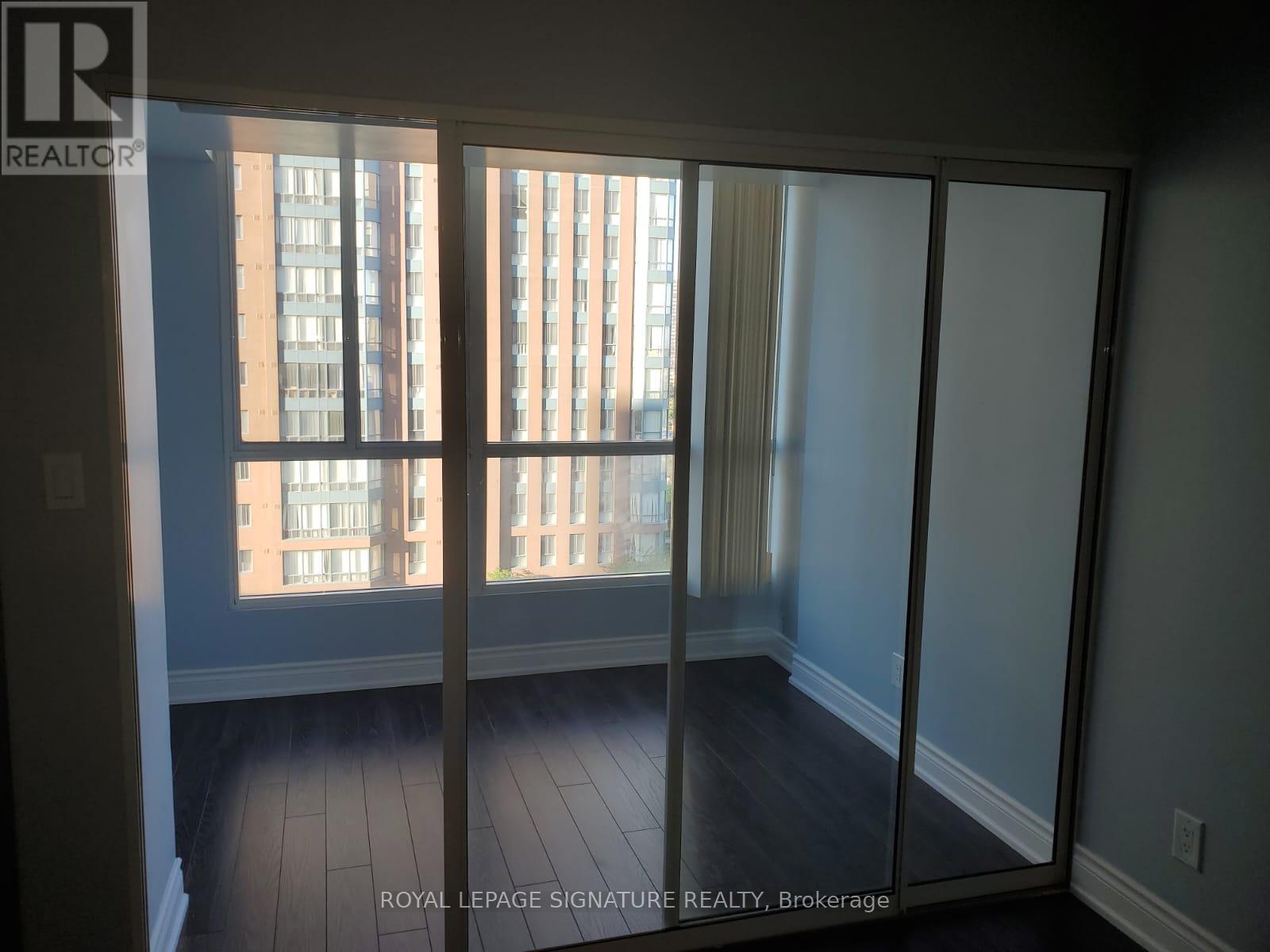 709 - 145 Hillcrest Avenue, Mississauga, Ontario  L5B 3Z1 - Photo 7 - W12842642