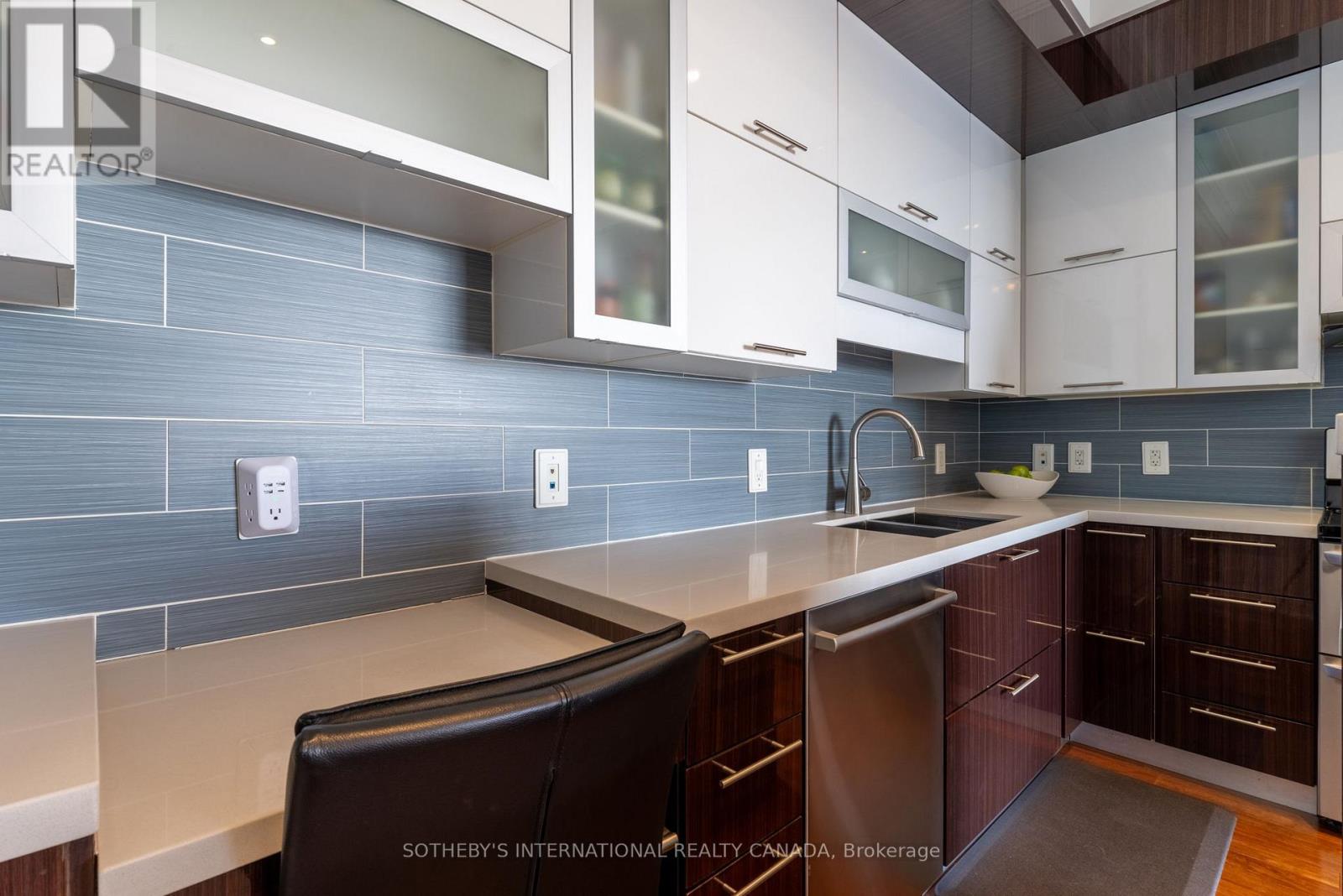 1602 - 3865 Lake Shore Boulevard W, Toronto (Long Branch), Ontario  M8W 0A2 - Photo 8 - W12842652