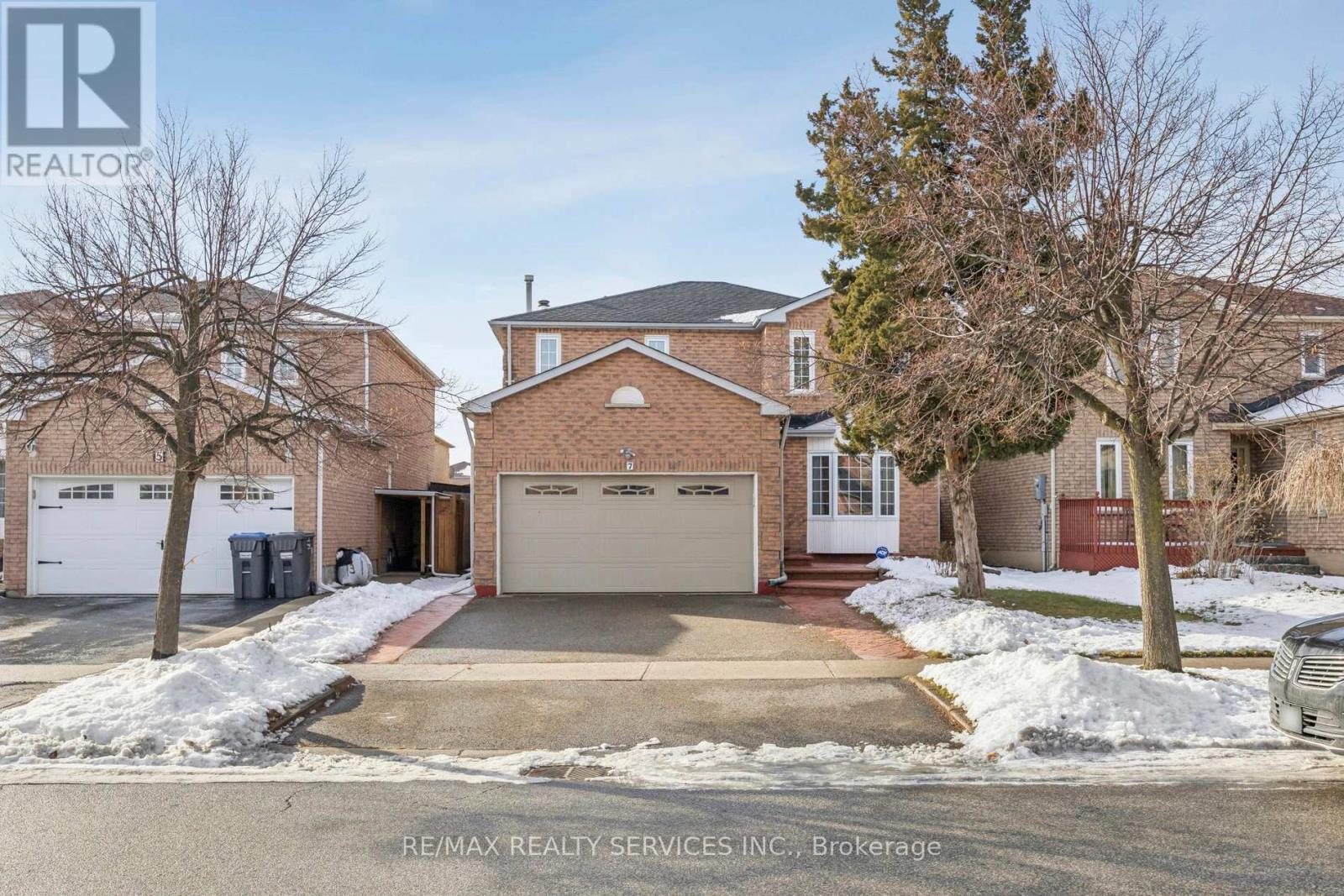 7 DUGGAN DRIVE, Brampton, Ontario