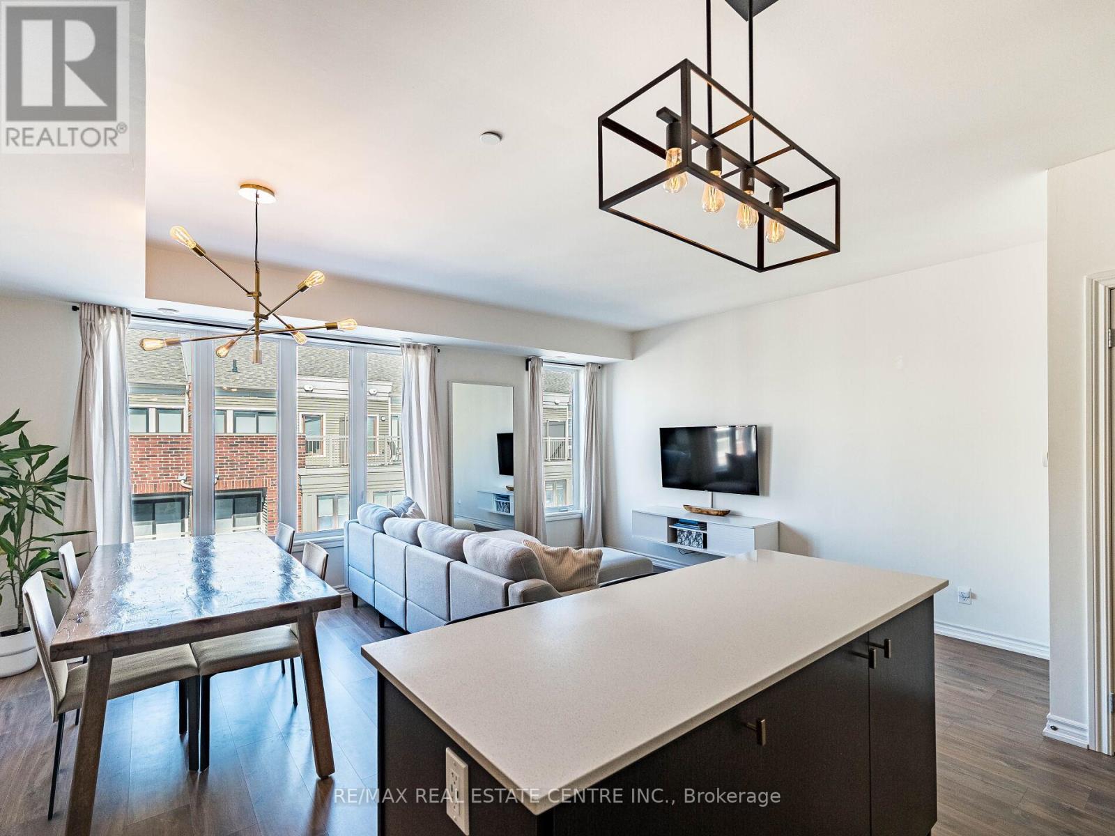 10 - 125 Long Branch Avenue, Toronto, Ontario  M8W 0A9 - Photo 8 - W12842694